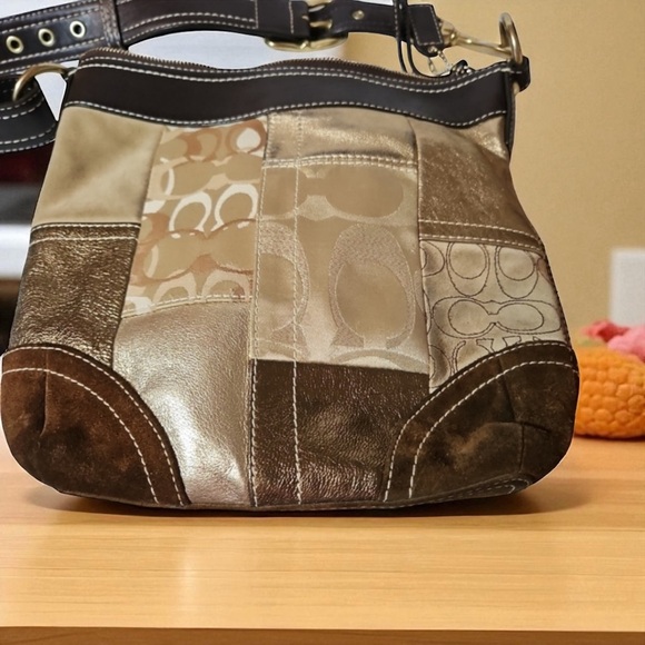 Ltd. Edition Vintage Coach Patchwork Bag Signature Leather & Fabric Tan/Gold - Picture 4 of 8